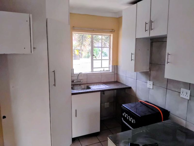 Renovated 3 bedroom Townhouse!! - Photo 7