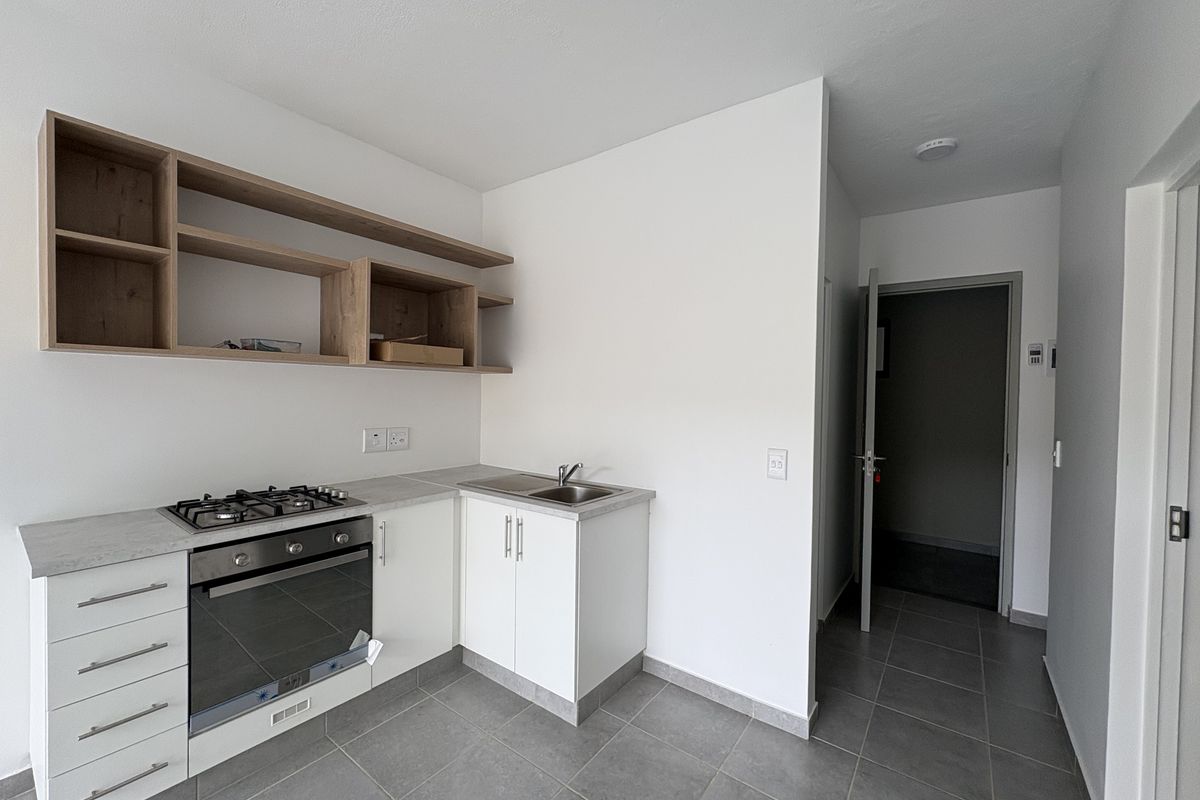 STUNNING 2-BEDROOM 2 -BATHROOM APARTMENT - Photo 2