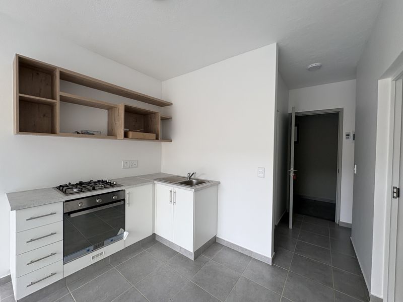 STUNNING 2-BEDROOM 2 -BATHROOM APARTMENT - Photo 2