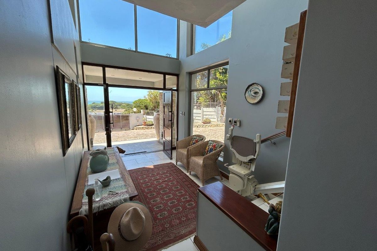 EXQUISITE STUNNING  MODERN  WELL BUILT HOUSE WITH AMAZING SEAVIEWS - Photo 5