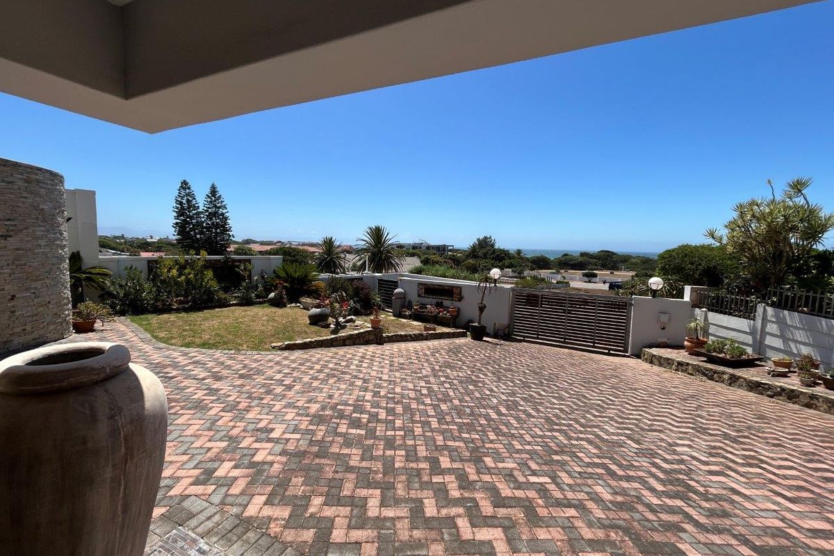 EXQUISITE STUNNING  MODERN  WELL BUILT HOUSE WITH AMAZING SEAVIEWS - Photo 3