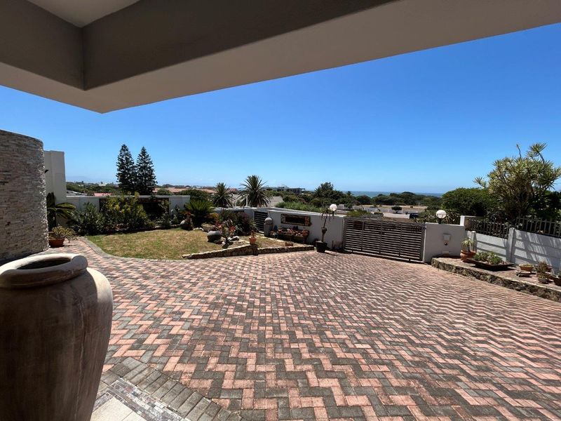 EXQUISITE STUNNING  MODERN  WELL BUILT HOUSE WITH AMAZING SEAVIEWS - Photo 3