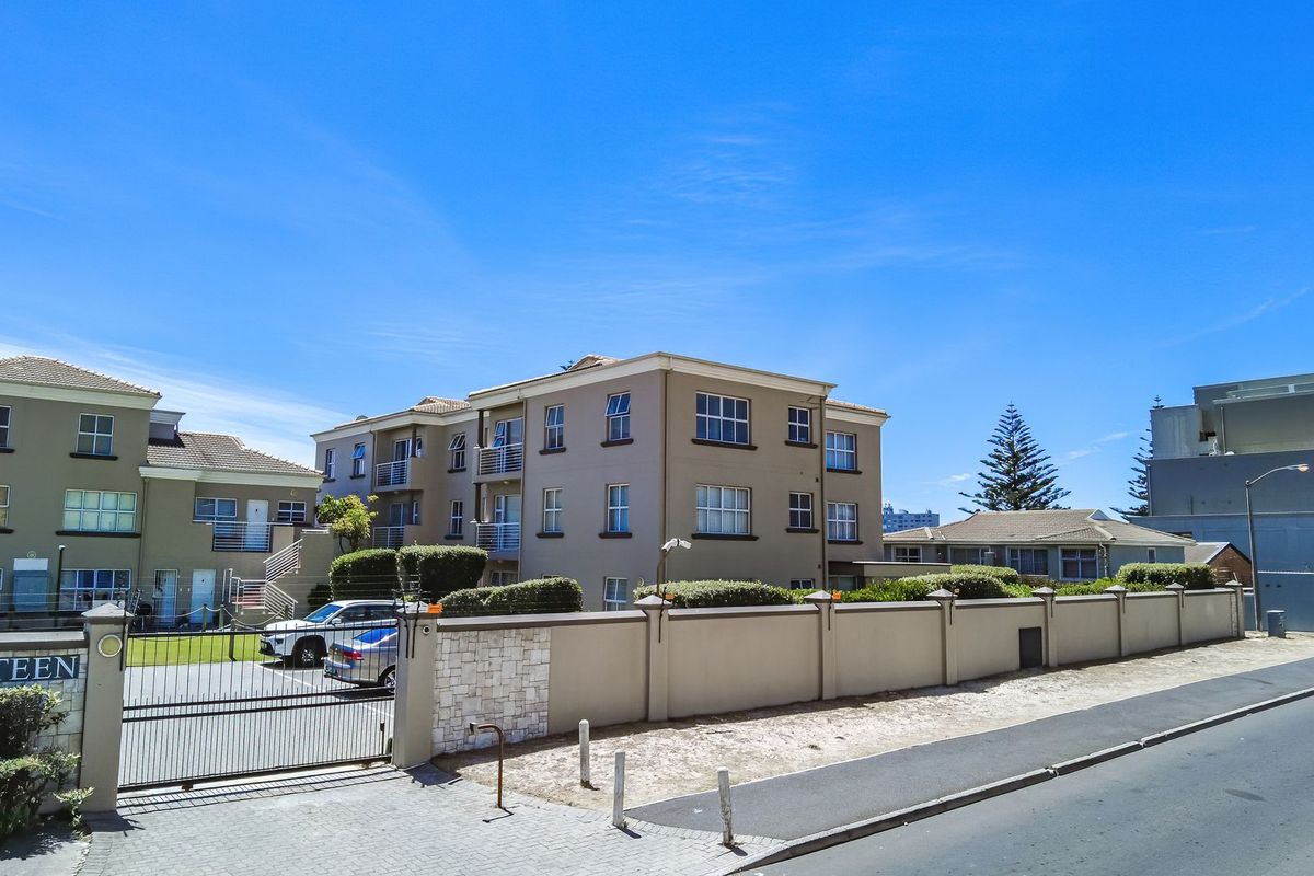 Spacious ground floor apartment in lovely complex - Photo 2