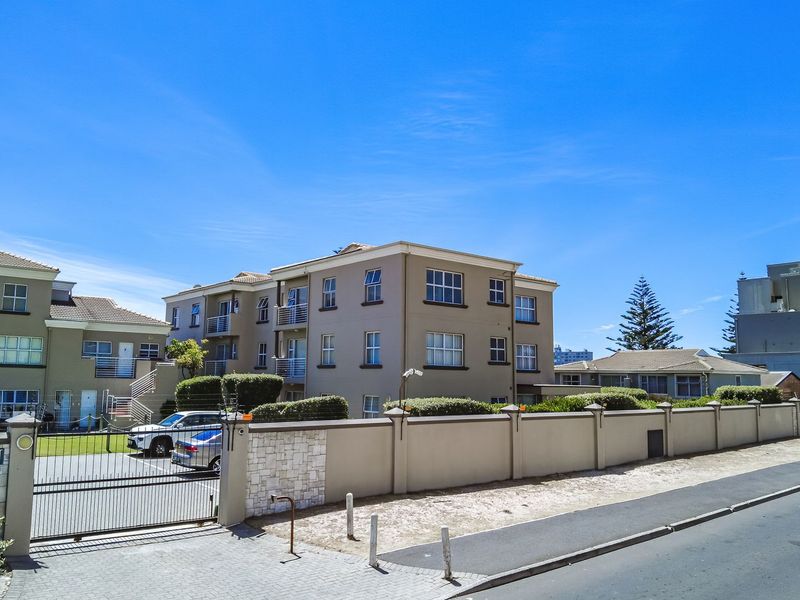 Spacious ground floor apartment in lovely complex - Photo 2