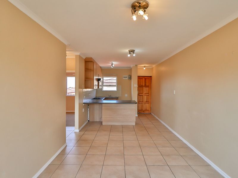 WALMER HEIGHTS 2 BED 1 BATH APARTMENT FOR SALE - Photo 2