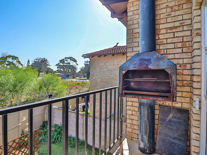 WALMER HEIGHTS 2 BED 1 BATH APARTMENT FOR SALE - Photo 9