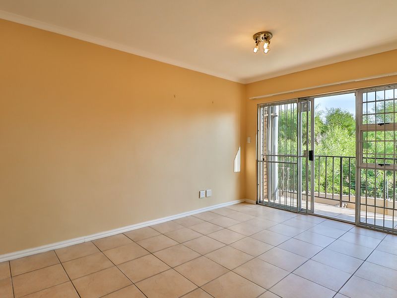 WALMER HEIGHTS 2 BED 1 BATH APARTMENT FOR SALE - Photo 7