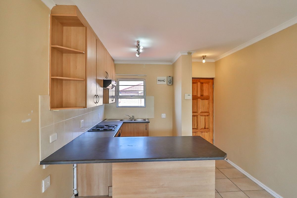 WALMER HEIGHTS 2 BED 1 BATH APARTMENT FOR SALE - Photo 3