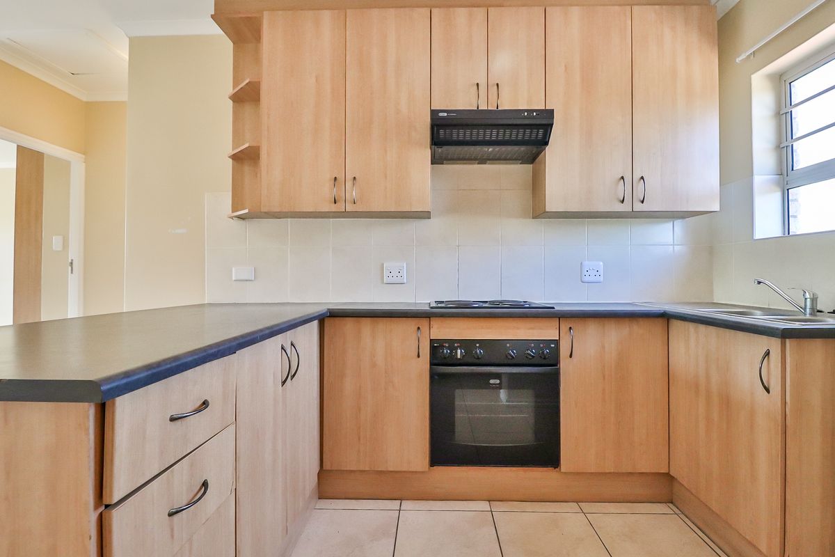 WALMER HEIGHTS 2 BED 1 BATH APARTMENT FOR SALE - Photo 4