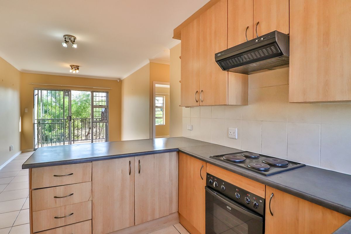 WALMER HEIGHTS 2 BED 1 BATH APARTMENT FOR SALE - Photo 5