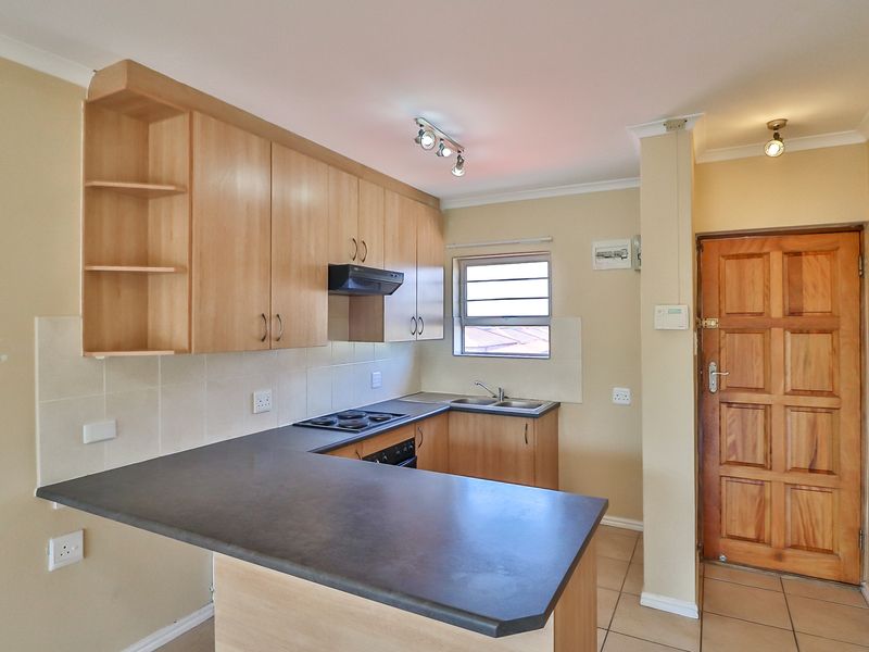 WALMER HEIGHTS 2 BED 1 BATH APARTMENT FOR SALE - Photo 1