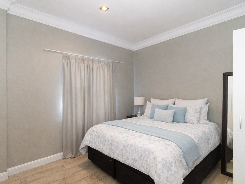 Spacious 3-Bedroom Penthouse with Panoramic Views - Photo 10