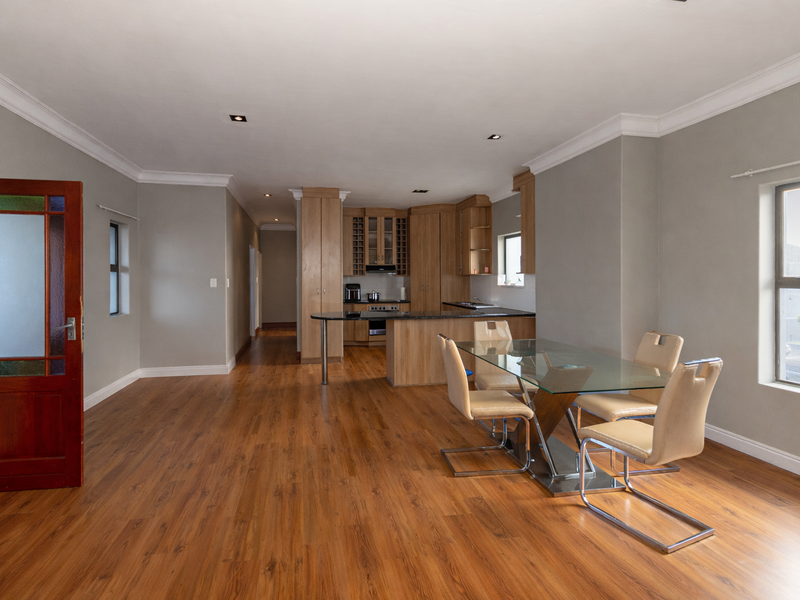 Spacious 3-Bedroom Penthouse with Panoramic Views - Photo 8