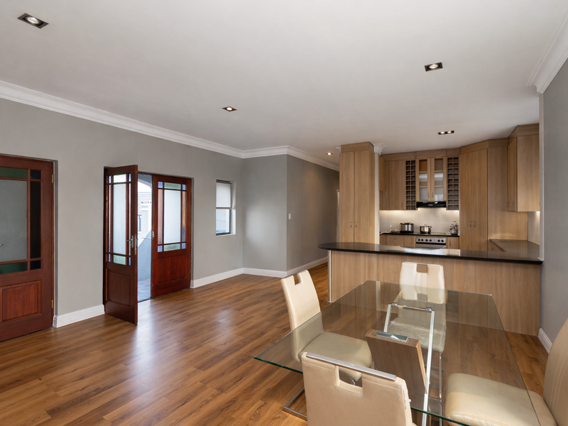 Spacious 3-Bedroom Penthouse with Panoramic Views - Photo 7