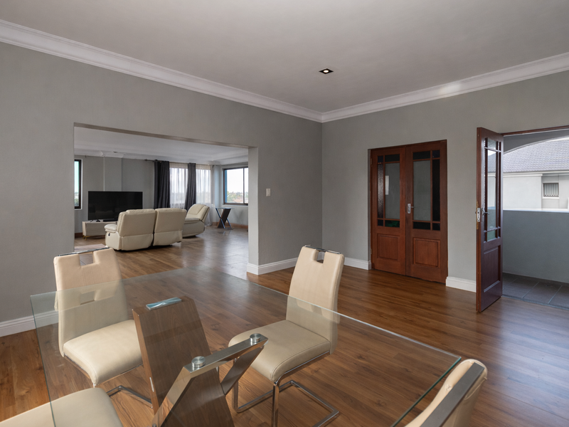 Spacious 3-Bedroom Penthouse with Panoramic Views - Photo 4