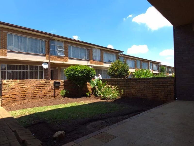 Two bedroom duplex for sale in Brakpan Central - Photo 2