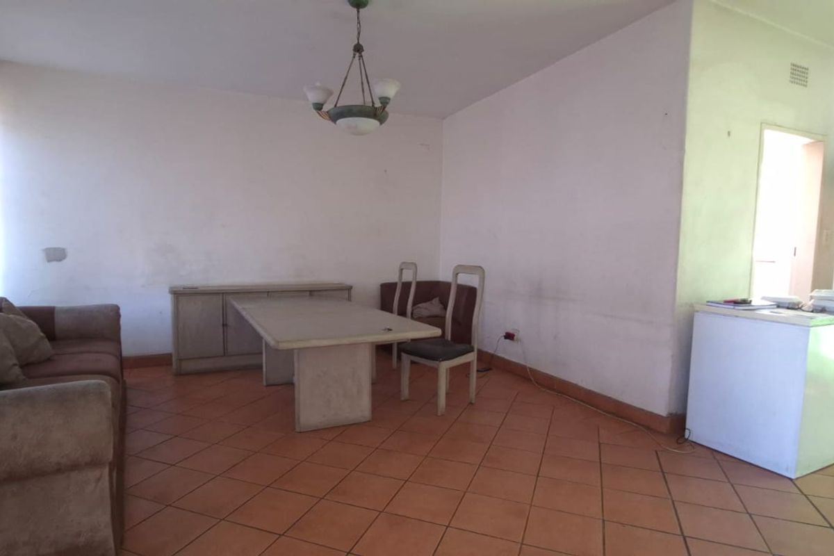 Two bedroom duplex for sale in Brakpan Central - Photo 4