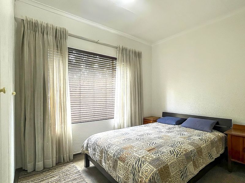 Lovely 2 Bedroom Family Duplex Home with Pet Friendly Garden - Photo 8