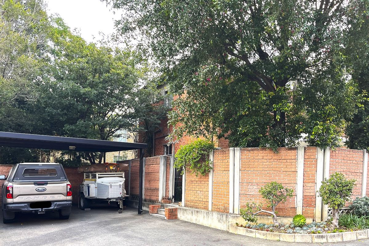 Lovely 2 Bedroom Family Duplex Home with Pet Friendly Garden - Photo 2