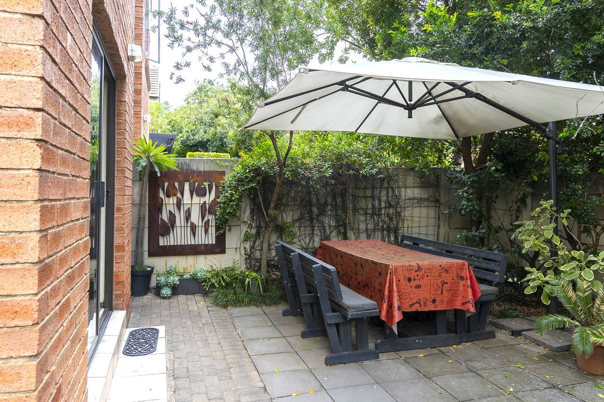 Lovely 2 Bedroom Family Duplex Home with Pet Friendly Garden - Photo 3