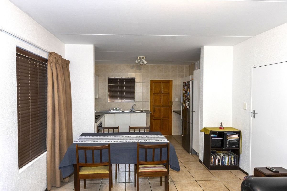 Lovely 2 Bedroom Family Duplex Home with Pet Friendly Garden - Photo 5