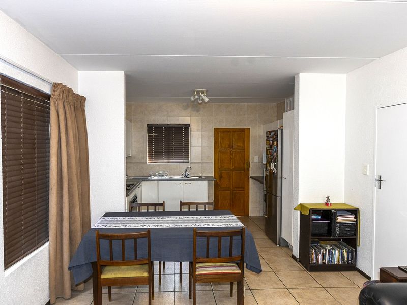 Lovely 2 Bedroom Family Duplex Home with Pet Friendly Garden - Photo 5