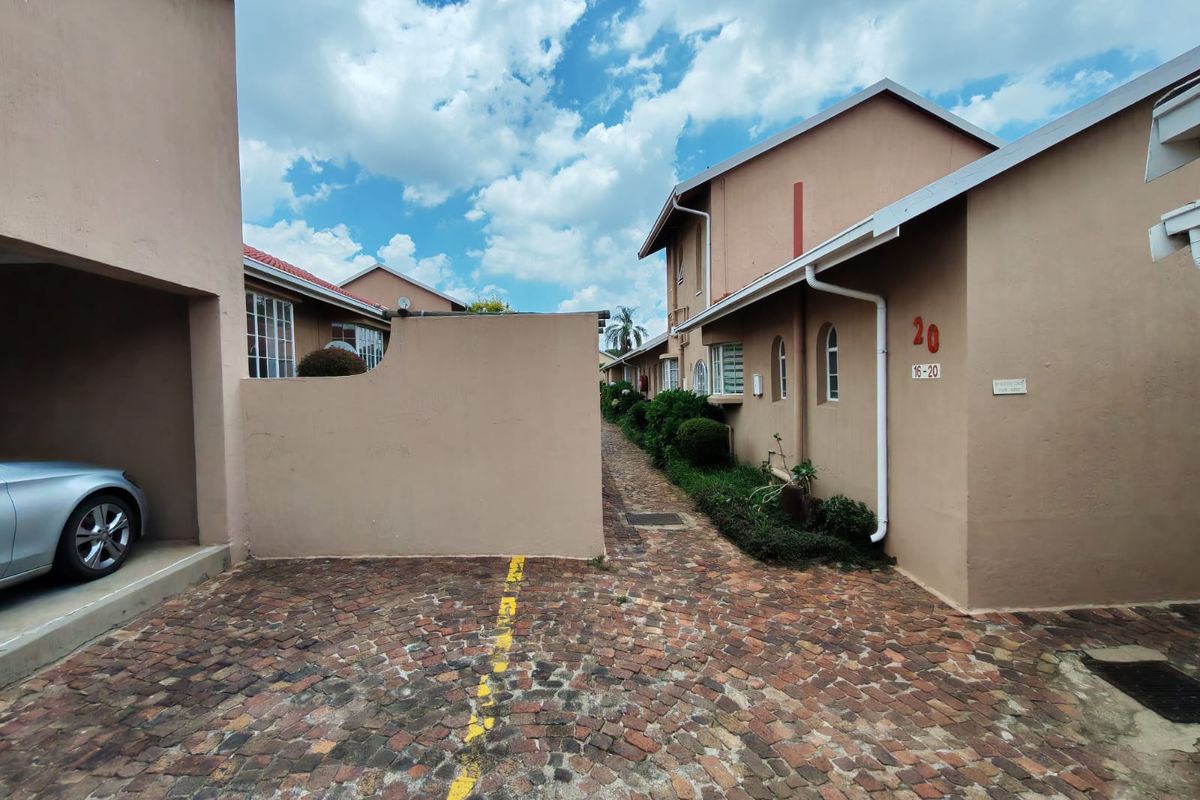 Perfect Starter Home: Stylish 1-Bedroom Duplex with Garden & Communal Pool - Photo 2