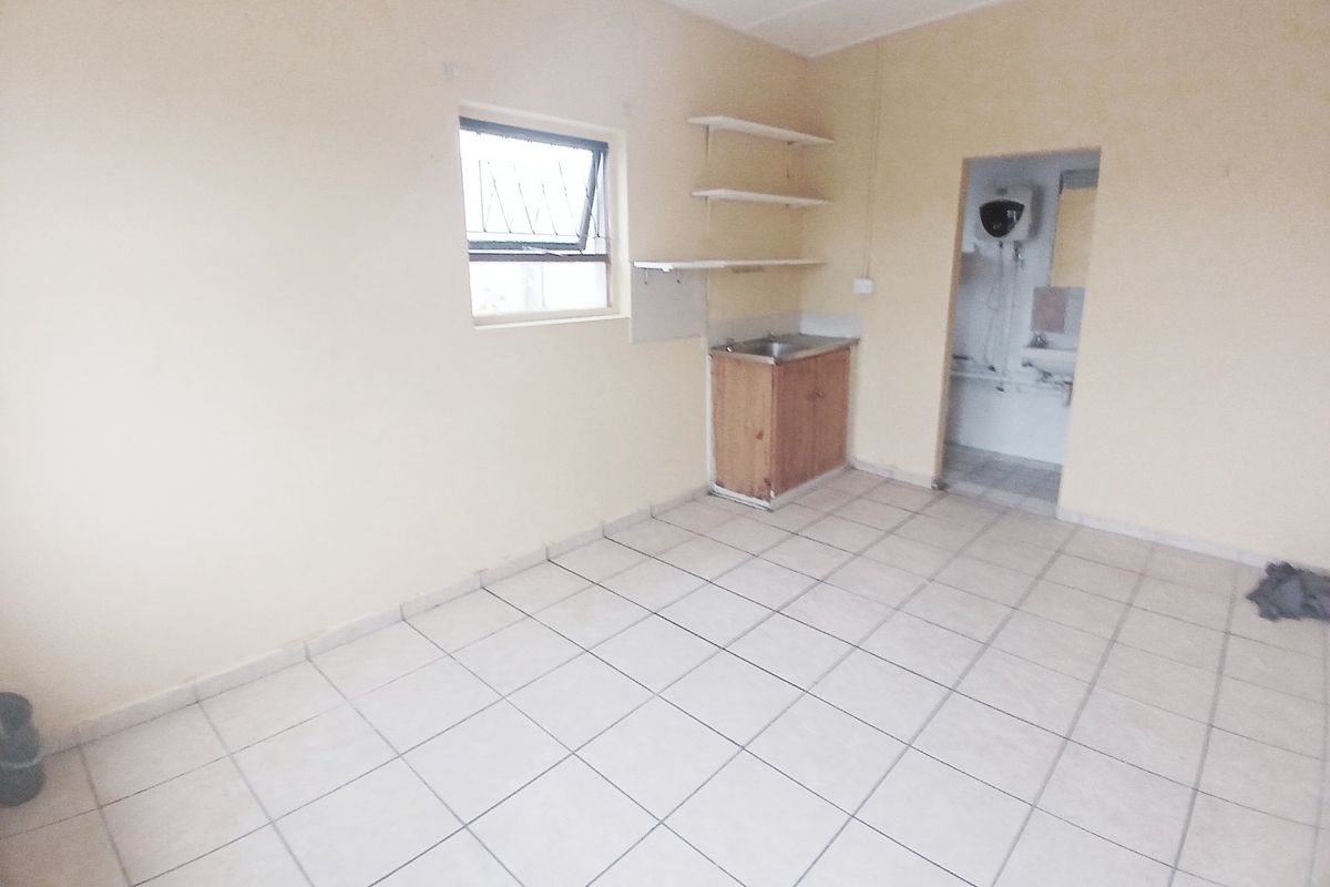 SIDWELL STUDIO APARTMENT FOR RENT - Photo 2
