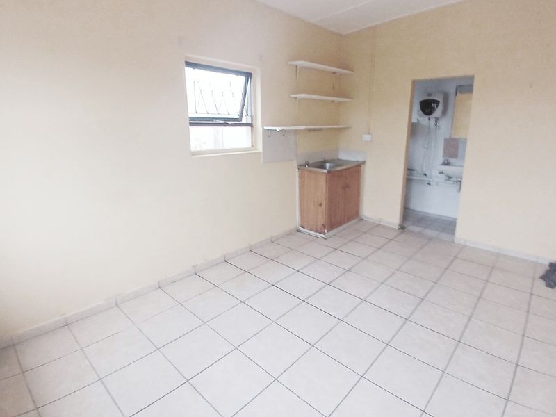 SIDWELL STUDIO APARTMENT FOR RENT - Photo 3