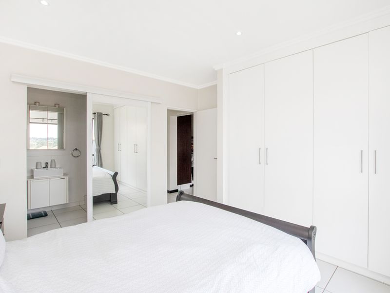 Apartment For Sale In Sandton - Photo 9