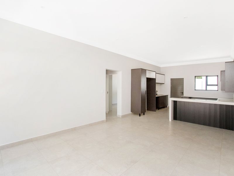 APARTMENTS 3-Bedroom in Bryanston at Makarios - Photo 6
