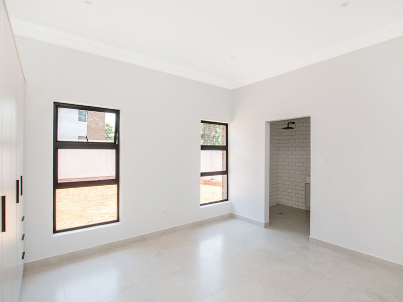 APARTMENTS 3-Bedroom in Bryanston at Makarios - Photo 7