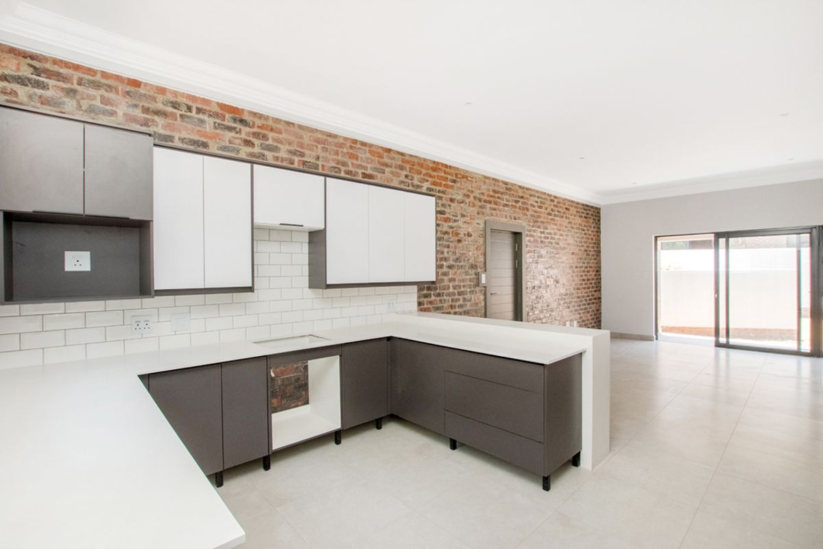 APARTMENTS 3-Bedroom in Bryanston at Makarios - Photo 3