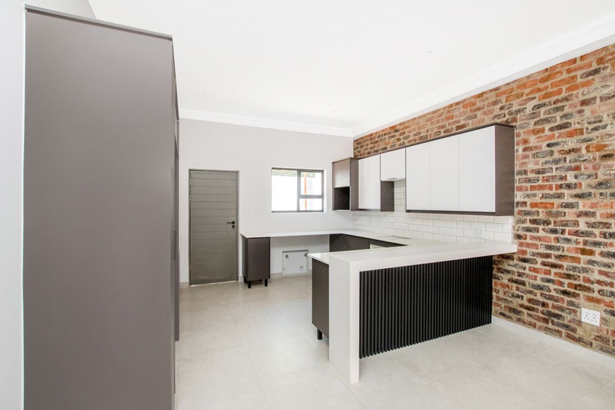 APARTMENTS 3-Bedroom in Bryanston at Makarios - Photo 4