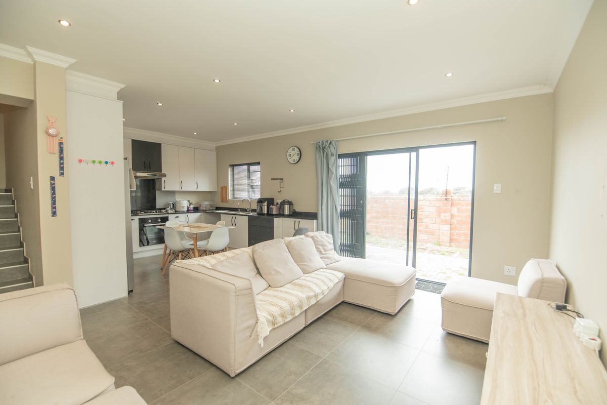 Spacious Family Home in River Dale, Westbrook - Photo 5