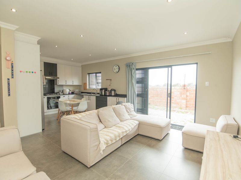 Spacious Family Home in River Dale, Westbrook - Photo 5