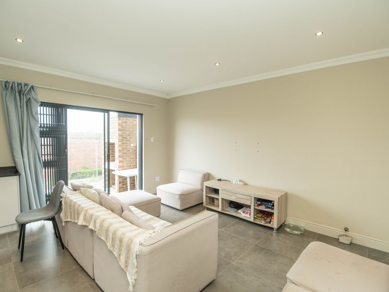 Spacious Family Home in River Dale, Westbrook - Photo 9