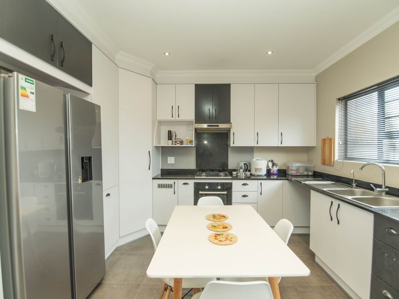 Spacious Family Home in River Dale, Westbrook - Photo 7