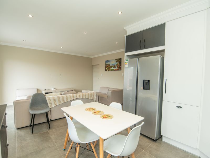 Spacious Family Home in River Dale, Westbrook - Photo 6