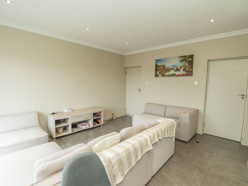 Spacious Family Home in River Dale, Westbrook - Photo 3