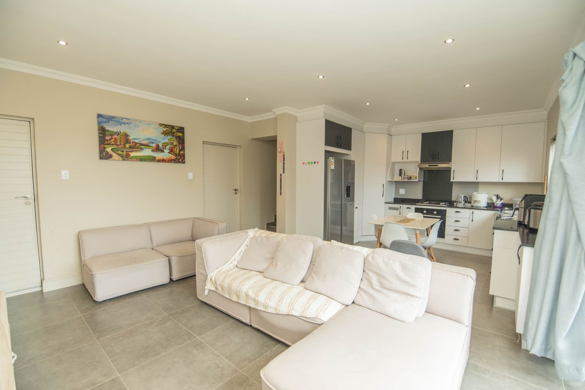 Spacious Family Home in River Dale, Westbrook - Photo 4