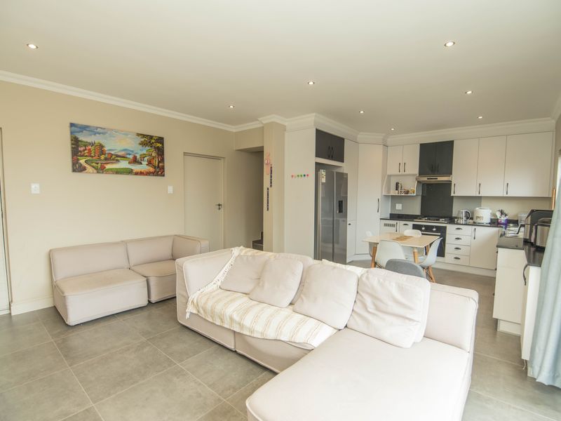 Spacious Family Home in River Dale, Westbrook - Photo 4