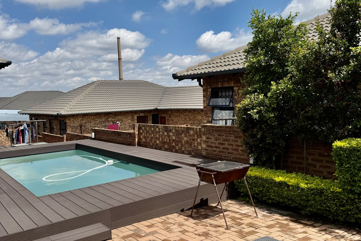 House For Sale In Witbank - Photo 2