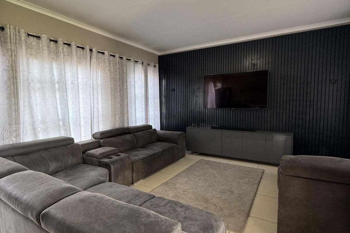 House For Sale In Witbank - Photo 5