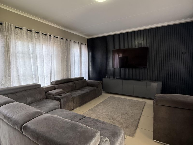 House For Sale In Witbank - Photo 5