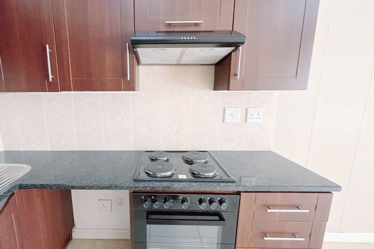 WALMER HEIGHTS 1 BED 1 BATH APARTMENT FOR RENT - Photo 4