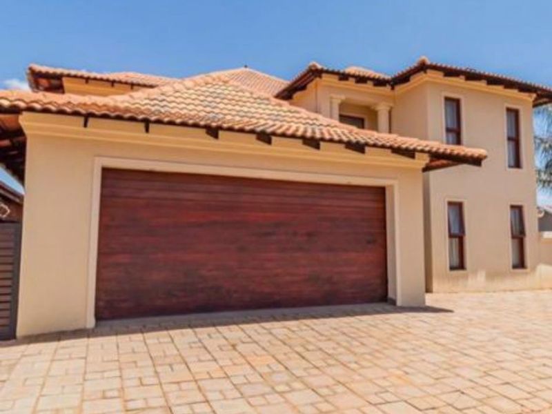 Double-Storey Luxury Home in Mahube Valley, Mamelodi - Photo 10