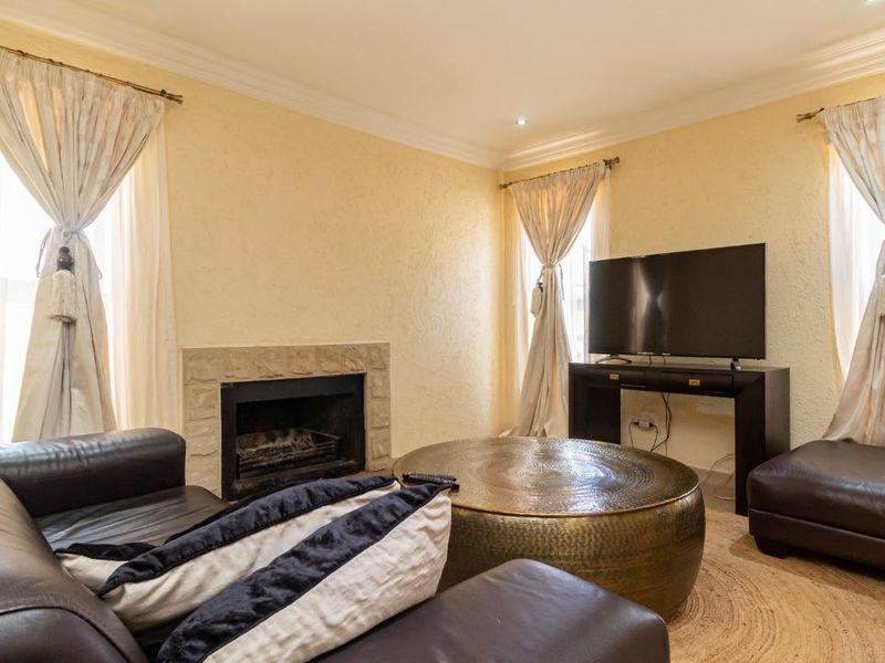 Double-Storey Luxury Home in Mahube Valley, Mamelodi - Photo 4