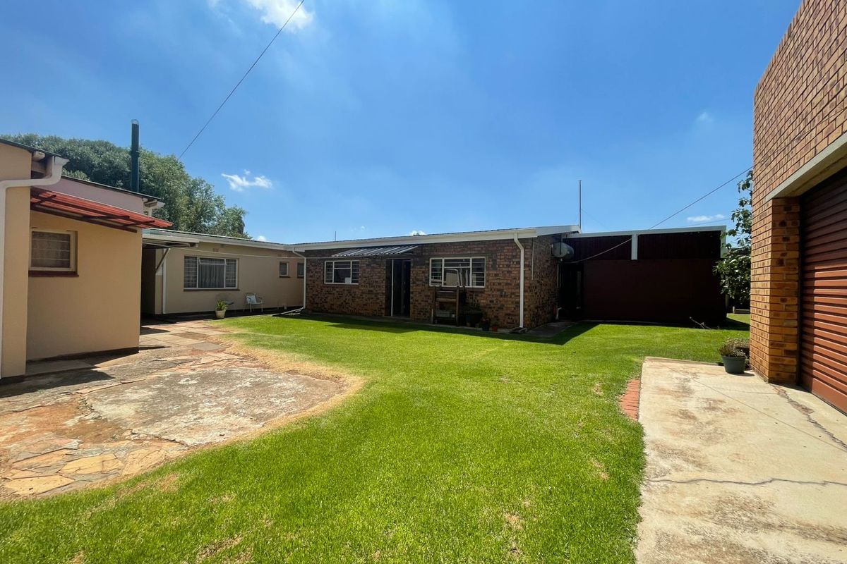 Massive Family Home - Photo 4