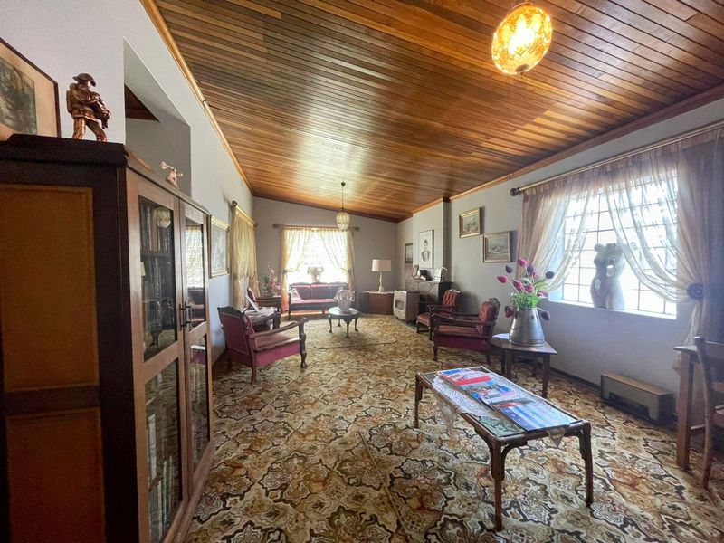 Massive Family Home - Photo 9